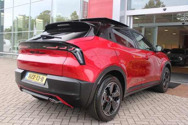 Alfa Romeo junior 1.2 Turbo 136PK IBRIDA SPECIALE | NIEUWE AUTO! | PANORAMISCH SCHUIF/KANTEL DAK | SPORT PACK: SABELT SPORT STOELEN/ALCANTARA STUURWIEL | TECHNO PACK: LED MATRIX KOPLAMPEN/DRAADLOZE TELEFOONLADER/ACHTERUITRIJ CAMERA | VERWARMBARE VOORRUIT | 18" LICHTMETALEN VELGEN "PETALI" | DRAADLOZE APPLE CARPLAY/ANDROID AUTO | BRERA RED MET ZWART DAK | NAVIGATIE | STOEL VERWARMING | DODEHOEK DETECTIE | ELEKTRISCH BEDIENBARE ACHTERKLEP | KEYLESS ENTRY/START | ADAPTIVE CRUISE CONTROL |