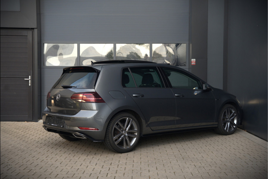 Volkswagen Golf 1.4 TSI Highline Business R | R-Line | Panoramadak | Stoelverwarming | Stuurverwarming | Dynaudio | Standkachel | Massage | Keyless | Adaptive Cruise Control | Camera | Parkeersensoren | Navigatie Discover Pro | LED | T