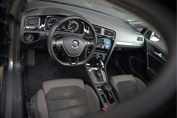 Volkswagen Golf 1.4 TSI Highline Business R | R-Line | Panoramadak | Stoelverwarming | Stuurverwarming | Dynaudio | Standkachel | Massage | Keyless | Adaptive Cruise Control | Camera | Parkeersensoren | Navigatie Discover Pro | LED | T