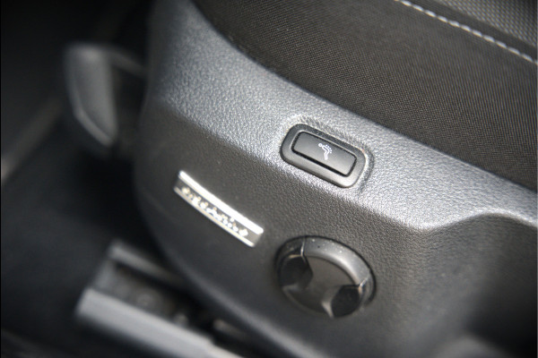 Volkswagen Golf 1.4 TSI Highline Business R | R-Line | Panoramadak | Stoelverwarming | Stuurverwarming | Dynaudio | Standkachel | Massage | Keyless | Adaptive Cruise Control | Camera | Parkeersensoren | Navigatie Discover Pro | LED | T
