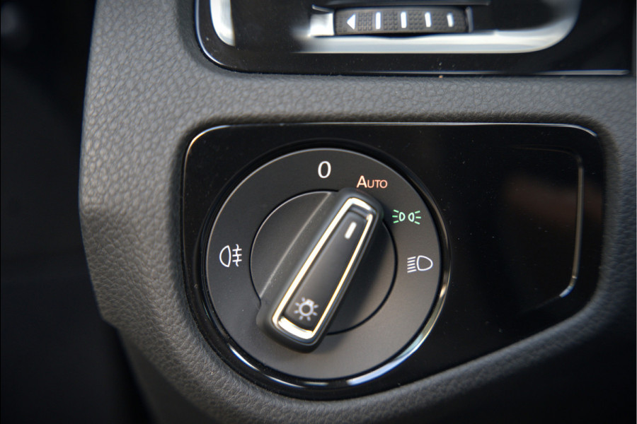 Volkswagen Golf 1.4 TSI Highline Business R | R-Line | Panoramadak | Stoelverwarming | Stuurverwarming | Dynaudio | Standkachel | Massage | Keyless | Adaptive Cruise Control | Camera | Parkeersensoren | Navigatie Discover Pro | LED | T