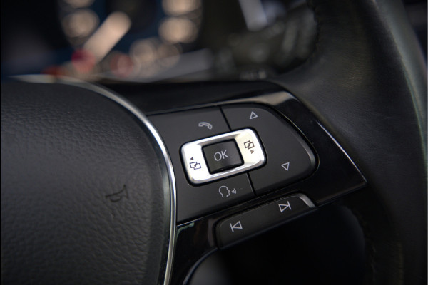 Volkswagen Golf 1.4 TSI Highline Business R | R-Line | Panoramadak | Stoelverwarming | Stuurverwarming | Dynaudio | Standkachel | Massage | Keyless | Adaptive Cruise Control | Camera | Parkeersensoren | Navigatie Discover Pro | LED | T