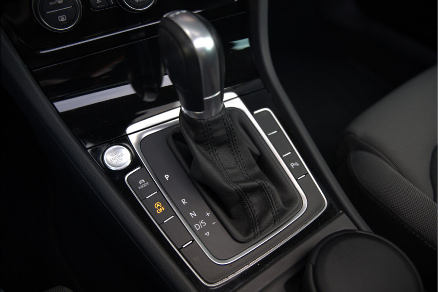 Volkswagen Golf 1.4 TSI Highline Business R | R-Line | Panoramadak | Stoelverwarming | Stuurverwarming | Dynaudio | Standkachel | Massage | Keyless | Adaptive Cruise Control | Camera | Parkeersensoren | Navigatie Discover Pro | LED | T
