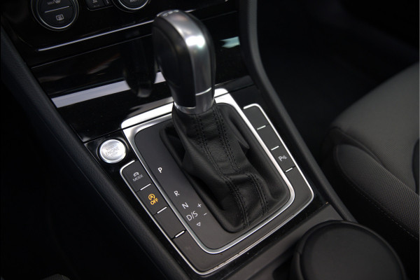 Volkswagen Golf 1.4 TSI Highline Business R | R-Line | Panoramadak | Stoelverwarming | Stuurverwarming | Dynaudio | Standkachel | Massage | Keyless | Adaptive Cruise Control | Camera | Parkeersensoren | Navigatie Discover Pro | LED | T