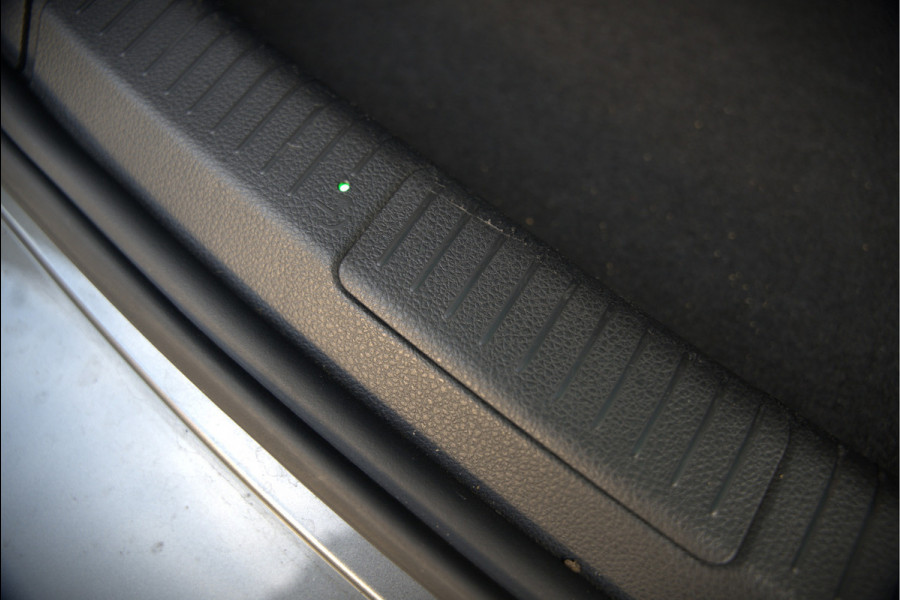 Volkswagen Golf 1.4 TSI Highline Business R | R-Line | Panoramadak | Stoelverwarming | Stuurverwarming | Dynaudio | Standkachel | Massage | Keyless | Adaptive Cruise Control | Camera | Parkeersensoren | Navigatie Discover Pro | LED | T