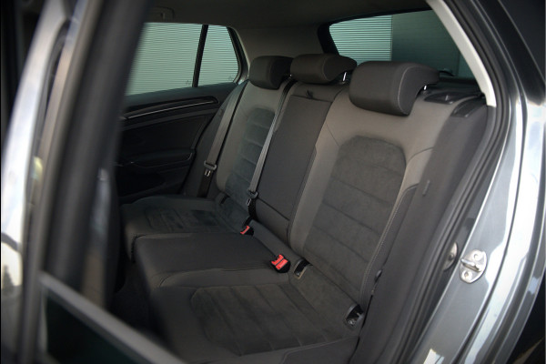 Volkswagen Golf 1.4 TSI Highline Business R | R-Line | Panoramadak | Stoelverwarming | Stuurverwarming | Dynaudio | Standkachel | Massage | Keyless | Adaptive Cruise Control | Camera | Parkeersensoren | Navigatie Discover Pro | LED | T