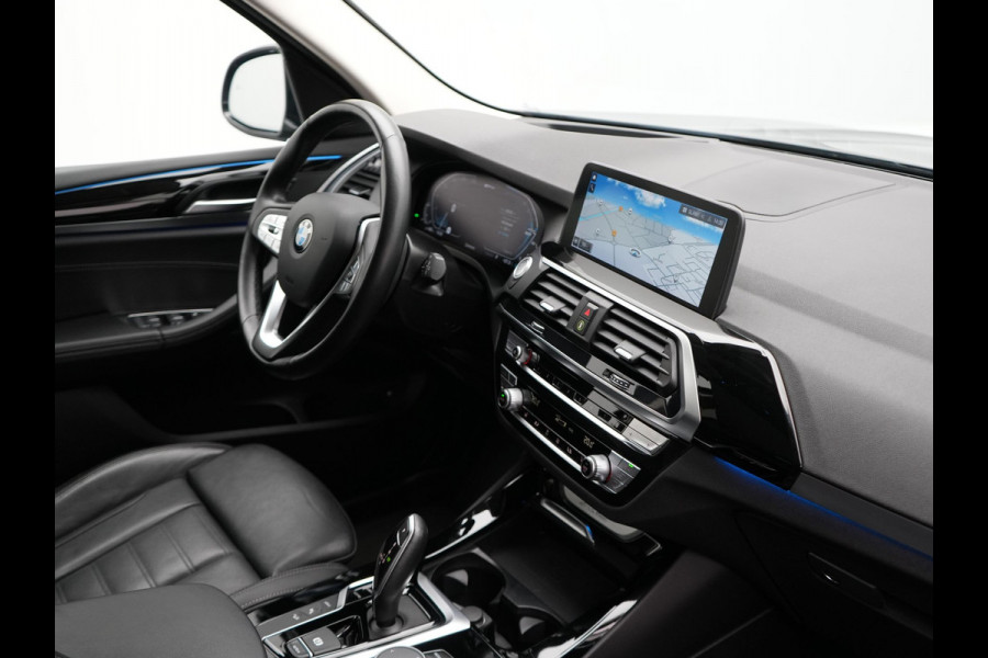 BMW X3 xDrive30e xLine Plug In Hybrid 293pk Dealer O.H PHEV | Trekhaak Af Fabriek | Head Up | Adaptive Cruise | Camera | Lederen Sportstoelen Verwarmd | Apple Carplay | Navigatie | Sfeerverlichting | Virtual | DAB |