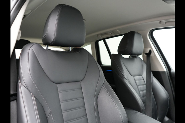 BMW X3 xDrive30e xLine Plug In Hybrid 293pk Dealer O.H PHEV | Trekhaak Af Fabriek | Head Up | Adaptive Cruise | Camera | Lederen Sportstoelen Verwarmd | Apple Carplay | Navigatie | Sfeerverlichting | Virtual | DAB |