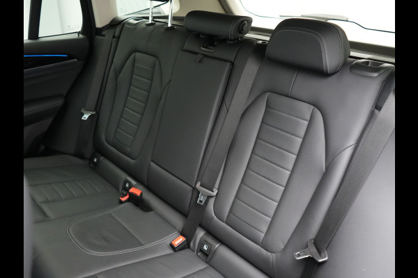 BMW X3 xDrive30e xLine Plug In Hybrid 293pk Dealer O.H PHEV | Trekhaak Af Fabriek | Head Up | Adaptive Cruise | Camera | Lederen Sportstoelen Verwarmd | Apple Carplay | Navigatie | Sfeerverlichting | Virtual | DAB |