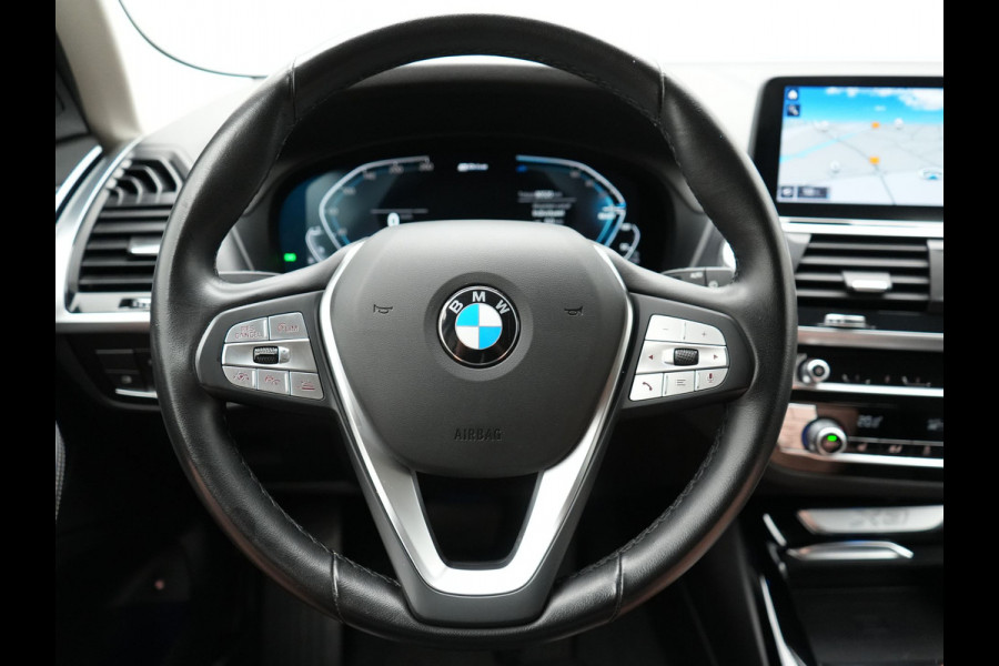 BMW X3 xDrive30e xLine Plug In Hybrid 293pk Dealer O.H PHEV | Trekhaak Af Fabriek | Head Up | Adaptive Cruise | Camera | Lederen Sportstoelen Verwarmd | Apple Carplay | Navigatie | Sfeerverlichting | Virtual | DAB |