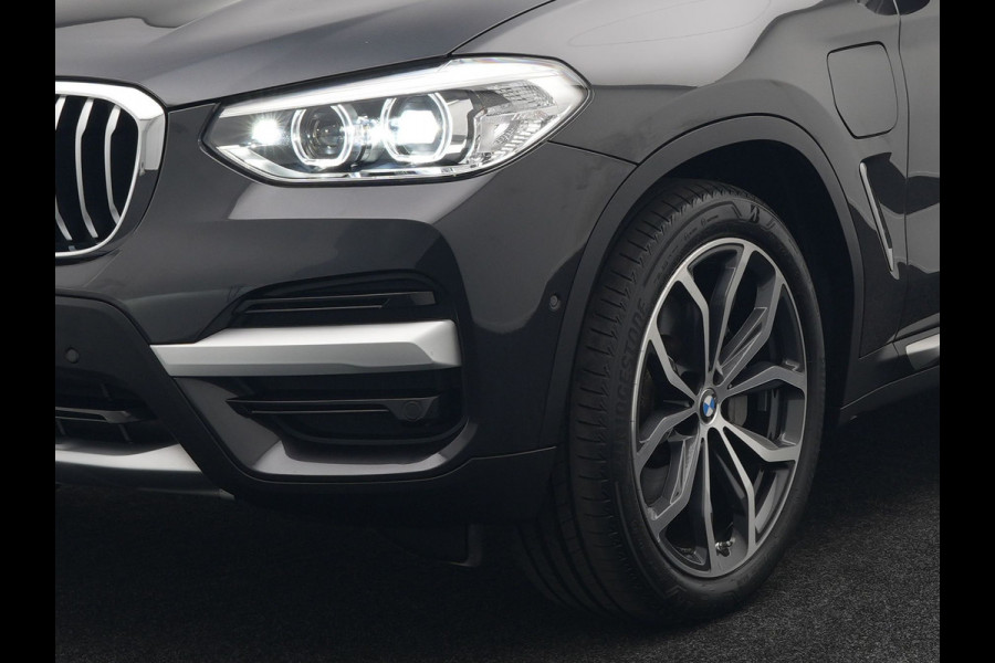BMW X3 xDrive30e xLine Plug In Hybrid 293pk Dealer O.H PHEV | Trekhaak Af Fabriek | Head Up | Adaptive Cruise | Camera | Lederen Sportstoelen Verwarmd | Apple Carplay | Navigatie | Sfeerverlichting | Virtual | DAB |