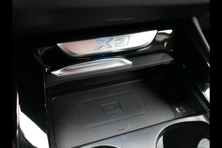 BMW X3 xDrive30e xLine Plug In Hybrid 293pk Dealer O.H PHEV | Trekhaak Af Fabriek | Head Up | Adaptive Cruise | Camera | Lederen Sportstoelen Verwarmd | Apple Carplay | Navigatie | Sfeerverlichting | Virtual | DAB |