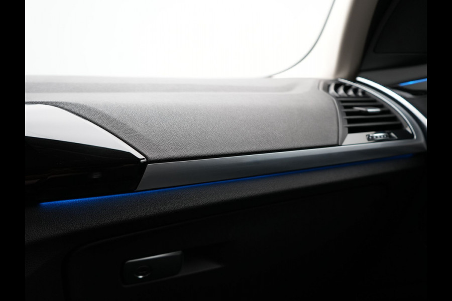 BMW X3 xDrive30e xLine Plug In Hybrid 293pk Dealer O.H PHEV | Trekhaak Af Fabriek | Head Up | Adaptive Cruise | Camera | Lederen Sportstoelen Verwarmd | Apple Carplay | Navigatie | Sfeerverlichting | Virtual | DAB |