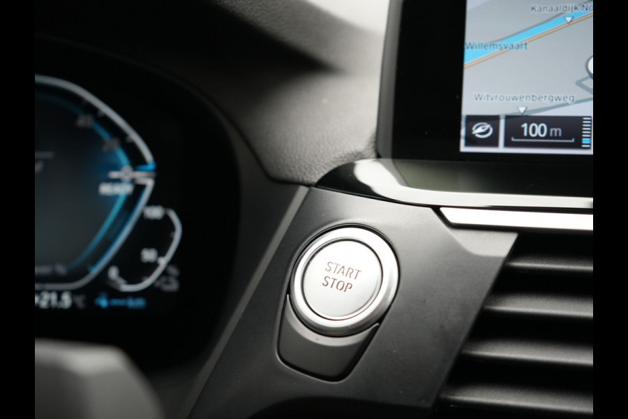 BMW X3 xDrive30e xLine Plug In Hybrid 293pk Dealer O.H PHEV | Trekhaak Af Fabriek | Head Up | Adaptive Cruise | Camera | Lederen Sportstoelen Verwarmd | Apple Carplay | Navigatie | Sfeerverlichting | Virtual | DAB |