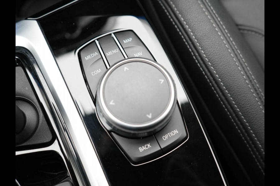 BMW X3 xDrive30e xLine Plug In Hybrid 293pk Dealer O.H PHEV | Trekhaak Af Fabriek | Head Up | Adaptive Cruise | Camera | Lederen Sportstoelen Verwarmd | Apple Carplay | Navigatie | Sfeerverlichting | Virtual | DAB |