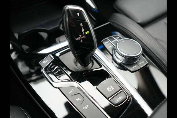 BMW X3 xDrive30e xLine Plug In Hybrid 293pk Dealer O.H PHEV | Trekhaak Af Fabriek | Head Up | Adaptive Cruise | Camera | Lederen Sportstoelen Verwarmd | Apple Carplay | Navigatie | Sfeerverlichting | Virtual | DAB |