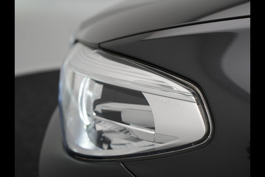 BMW X3 xDrive30e xLine Plug In Hybrid 293pk Dealer O.H PHEV | Trekhaak Af Fabriek | Head Up | Adaptive Cruise | Camera | Lederen Sportstoelen Verwarmd | Apple Carplay | Navigatie | Sfeerverlichting | Virtual | DAB |