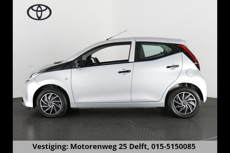 Toyota Aygo 1.0 VVT-i X SILVERLINE FUN CARPLAY NAVI AIRCO.5 DRS .GARANTIE TOT 2031 !