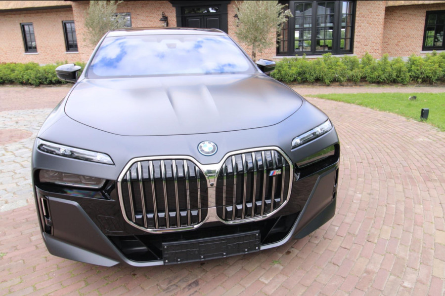 BMW i7 M70 | Fabrieksgarantie 6 jaar| 22 inch | FULL OPTION|NWSTAAT.| Glasscoating|