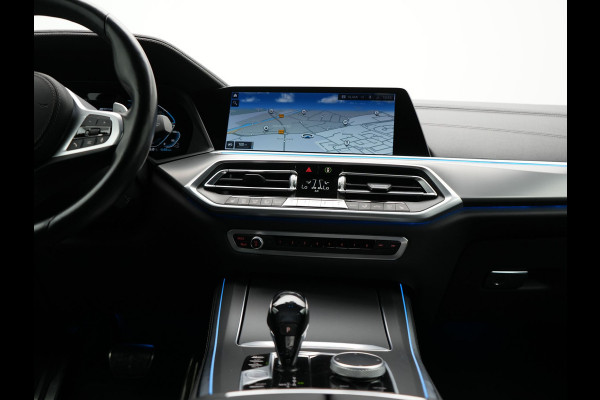 BMW X5 xDrive45e M Sport Plug in Hybrid 394pk PHEV | Trekhaak Af Fabriek | Panodak | Luchtvering | Adaptive Cruise | 360 Camera | M Sportstuur | Sfeerverlichting | Apple Carplay | Lederen Sporstoelen Memory & Verwarmd | Navigatie | DAB |