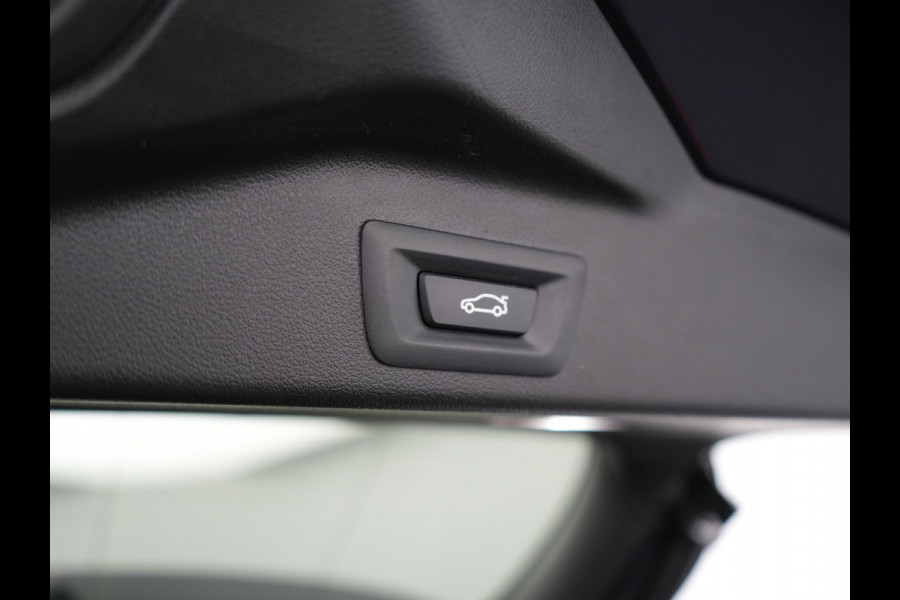 BMW X5 xDrive45e M Sport Plug in Hybrid 394pk PHEV | Trekhaak Af Fabriek | Panodak | Luchtvering | Adaptive Cruise | 360 Camera | M Sportstuur | Sfeerverlichting | Apple Carplay | Lederen Sporstoelen Memory & Verwarmd | Navigatie | DAB |