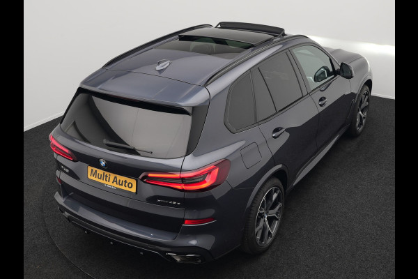 BMW X5 xDrive45e M Sport Plug in Hybrid 394pk PHEV | Trekhaak Af Fabriek | Panodak | Luchtvering | Adaptive Cruise | 360 Camera | M Sportstuur | Sfeerverlichting | Apple Carplay | Lederen Sporstoelen Memory & Verwarmd | Navigatie | DAB |