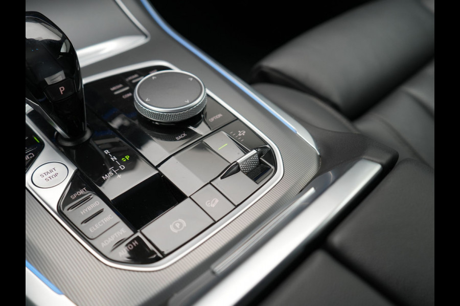 BMW X5 xDrive45e M Sport Plug in Hybrid 394pk PHEV | Trekhaak Af Fabriek | Panodak | Luchtvering | Adaptive Cruise | 360 Camera | M Sportstuur | Sfeerverlichting | Apple Carplay | Lederen Sporstoelen Memory & Verwarmd | Navigatie | DAB |