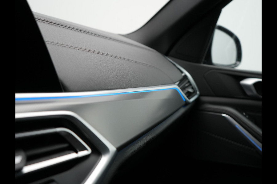 BMW X5 xDrive45e M Sport Plug in Hybrid 394pk PHEV | Trekhaak Af Fabriek | Panodak | Luchtvering | Adaptive Cruise | 360 Camera | M Sportstuur | Sfeerverlichting | Apple Carplay | Lederen Sporstoelen Memory & Verwarmd | Navigatie | DAB |