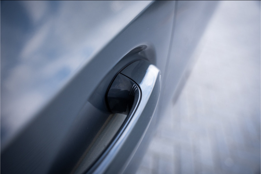 BMW 3-serie 330i M-Sport Panorama | H/K | ACC | HUD | Dravit Grau