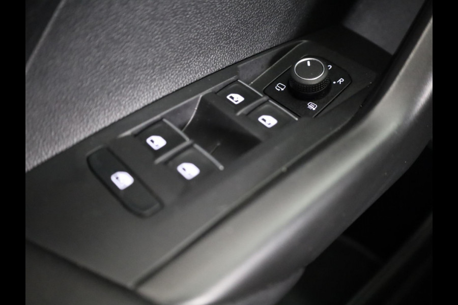 Volkswagen T-Cross 1.0 TSI Style 110 pk Automaat (DSG) | Verlengde garantie | Navigatie | Parkeersensoren | Achteruitrijcamera | Adaptieve cruise control | Stoelverwarming |