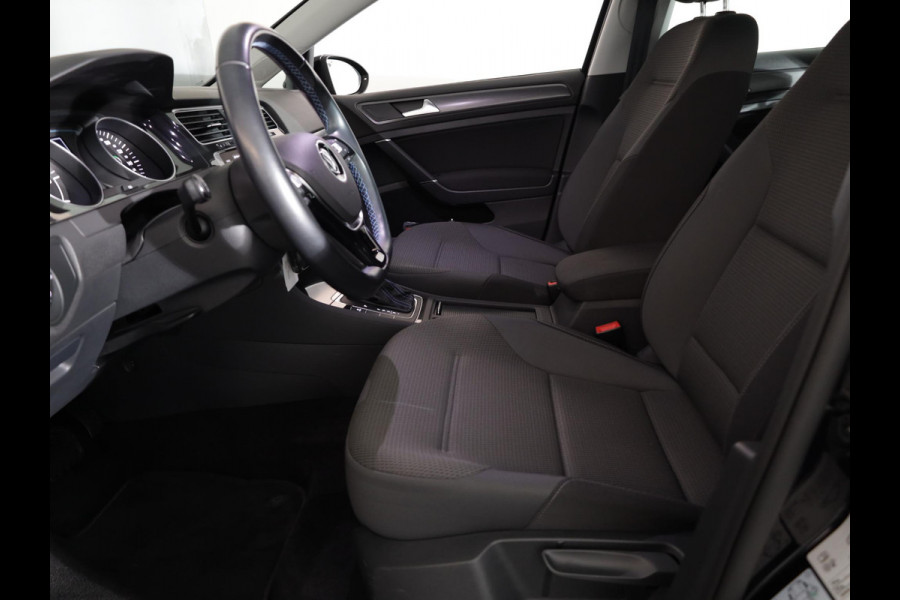Volkswagen e-Golf E-DITION 136 pk | Navigatie | Parkeersensoren | Adaptieve cruise control | Autom. airco | LED koplampen |