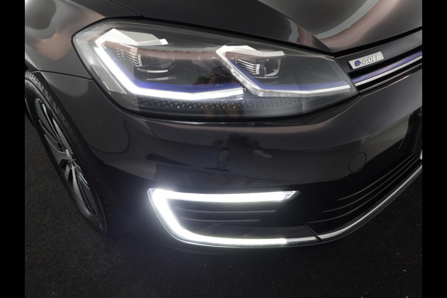 Volkswagen e-Golf E-DITION 136 pk | Navigatie | Parkeersensoren | Adaptieve cruise control | Autom. airco | LED koplampen |