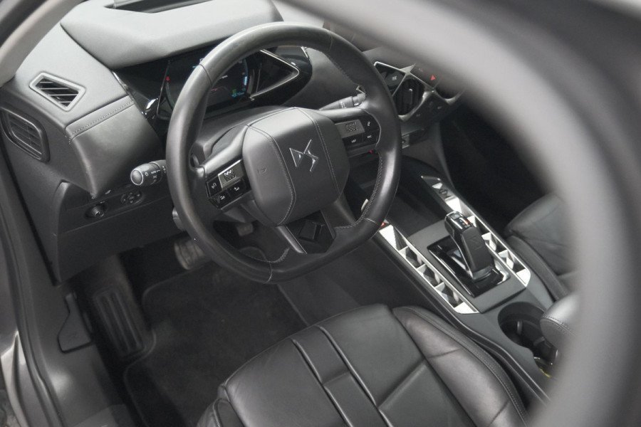 DS DS 3 Crossback 50 kwh e-Tense So Chic | Camera | Dodehoekdetectie | Head-Up Display | Apple Carplay | Stoelverwarming DS DS 3 Crossback 50 kwh e-Tense So Chic | Camera | Dodehoekdetectie | Head-Up Display | Apple Carplay | Stoelverwarming