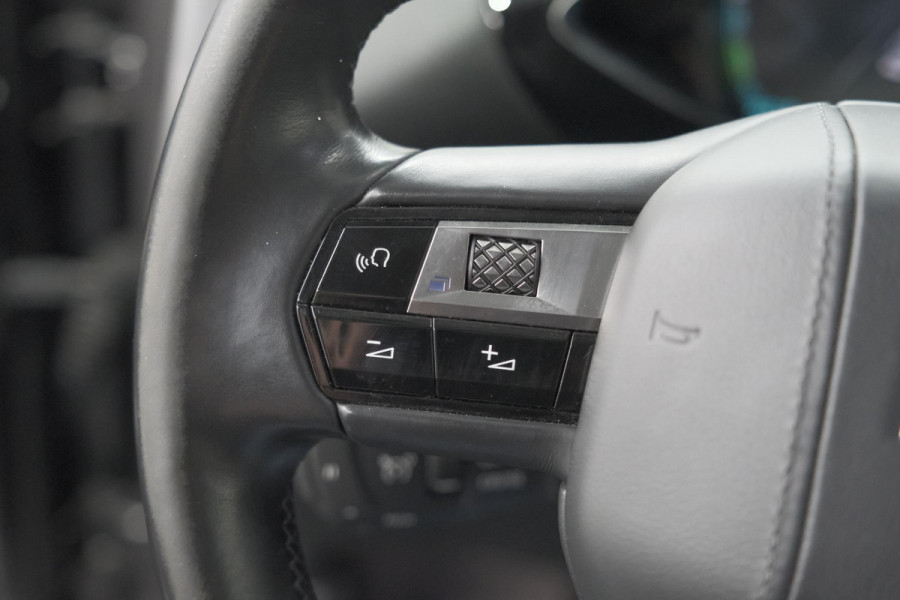 DS DS 3 Crossback 50 kwh e-Tense So Chic | Camera | Dodehoekdetectie | Head-Up Display | Apple Carplay | Stoelverwarming DS DS 3 Crossback 50 kwh e-Tense So Chic | Camera | Dodehoekdetectie | Head-Up Display | Apple Carplay | Stoelverwarming