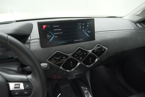 DS DS 3 Crossback 50 kwh e-Tense So Chic | Camera | Dodehoekdetectie | Head-Up Display | Apple Carplay | Stoelverwarming DS DS 3 Crossback 50 kwh e-Tense So Chic | Camera | Dodehoekdetectie | Head-Up Display | Apple Carplay | Stoelverwarming