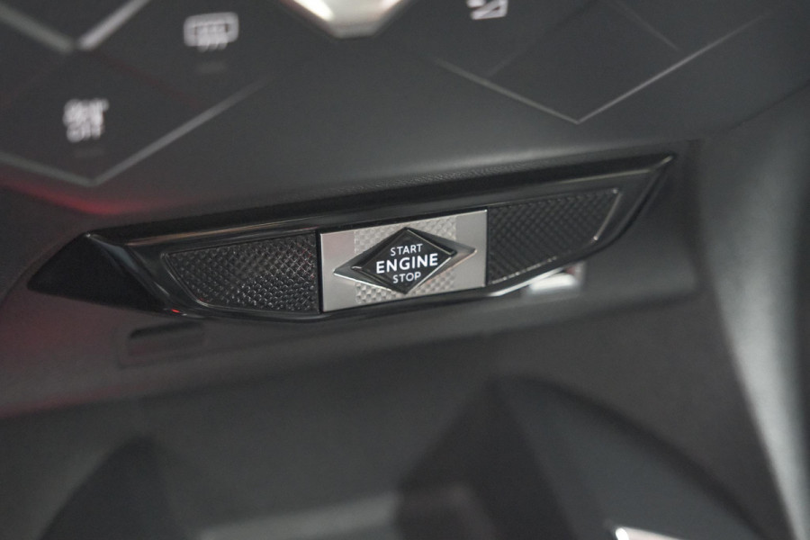 DS DS 3 Crossback 50 kwh e-Tense So Chic | Camera | Dodehoekdetectie | Head-Up Display | Apple Carplay | Stoelverwarming DS DS 3 Crossback 50 kwh e-Tense So Chic | Camera | Dodehoekdetectie | Head-Up Display | Apple Carplay | Stoelverwarming
