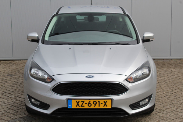 Ford Focus 1.0-125pk Titanium. Keurig nette Ford Focus hatchback met slechts 69.000km ! Autm. airco dual, cruise control, metallic lak, LM wielen,