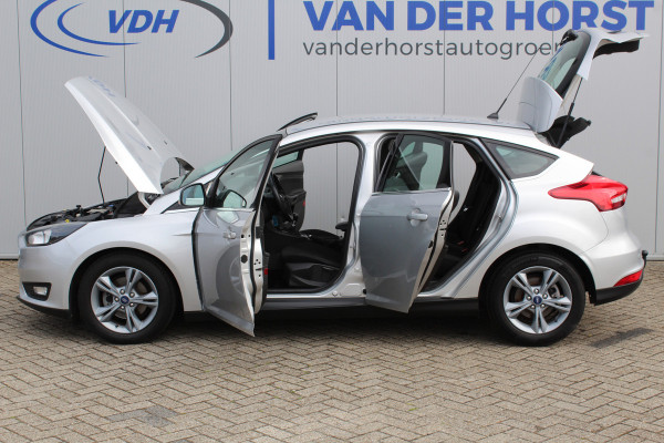 Ford Focus 1.0-125pk Titanium. Keurig nette Ford Focus hatchback met slechts 69.000km ! Autm. airco dual, cruise control, metallic lak, LM wielen,