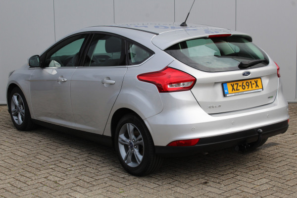 Ford Focus 1.0-125pk Titanium. Keurig nette Ford Focus hatchback met slechts 69.000km ! Autm. airco dual, cruise control, metallic lak, LM wielen,