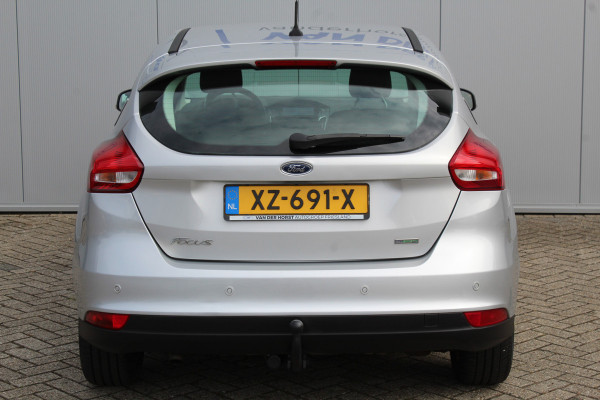 Ford Focus 1.0-125pk Titanium. Keurig nette Ford Focus hatchback met slechts 69.000km ! Autm. airco dual, cruise control, metallic lak, LM wielen,