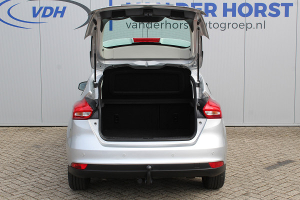 Ford Focus 1.0-125pk Titanium. Keurig nette Ford Focus hatchback met slechts 69.000km ! Autm. airco dual, cruise control, metallic lak, LM wielen,