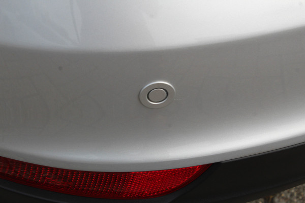 Ford Focus 1.0-125pk Titanium. Keurig nette Ford Focus hatchback met slechts 69.000km ! Autm. airco dual, cruise control, metallic lak, LM wielen,