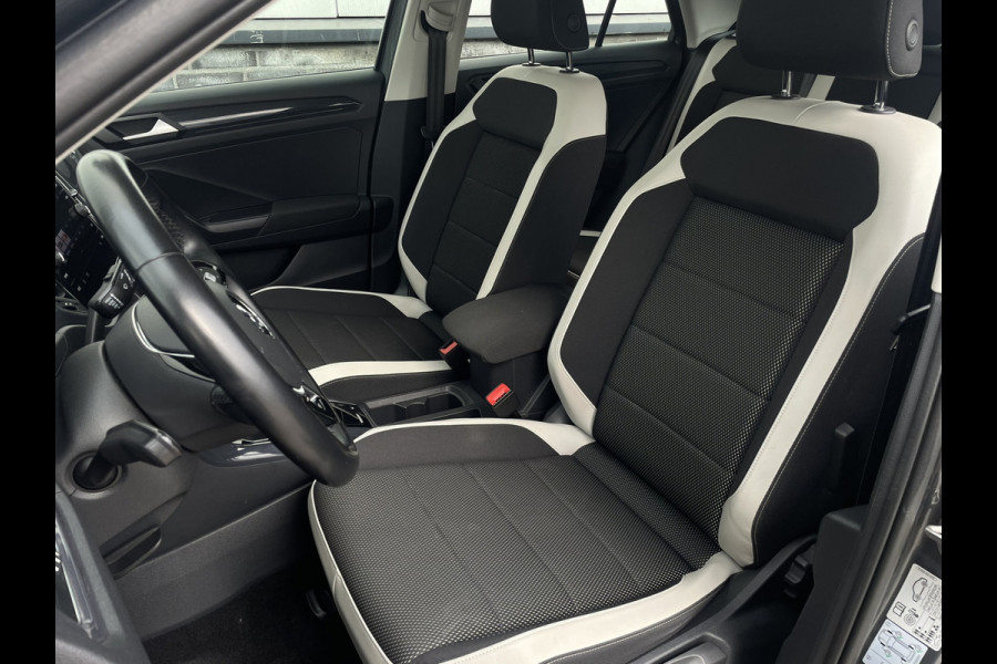 Volkswagen T-Roc 1.5 TSI Sport LED | Trekhaak | Carplay | Camera | Virtual Cockpit | PDC