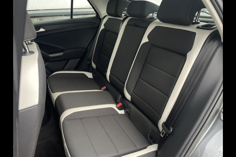 Volkswagen T-Roc 1.5 TSI Sport LED | Trekhaak | Carplay | Camera | Virtual Cockpit | PDC