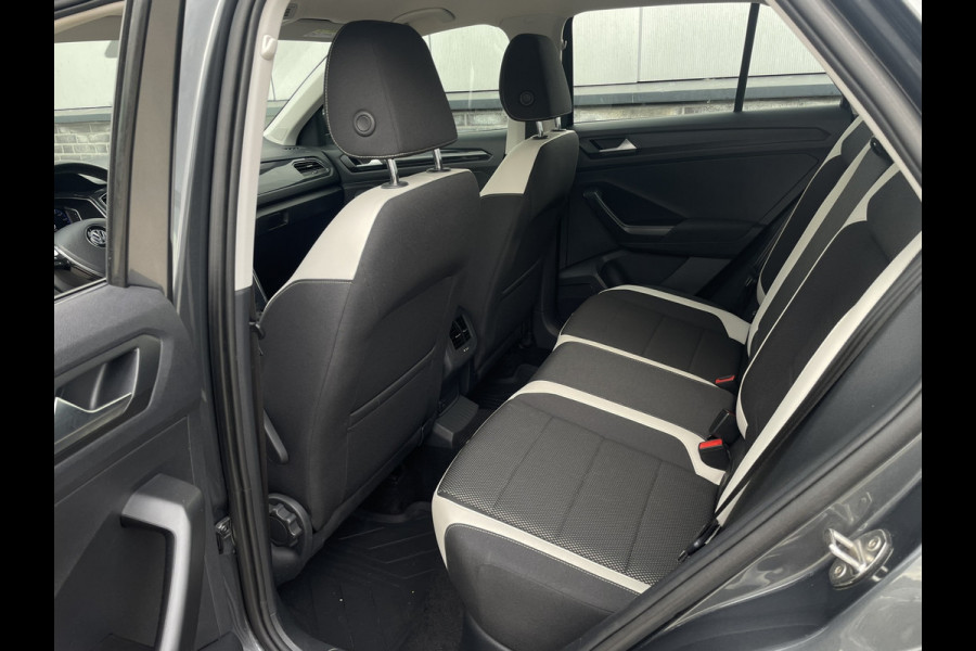Volkswagen T-Roc 1.5 TSI Sport LED | Trekhaak | Carplay | Camera | Virtual Cockpit | PDC