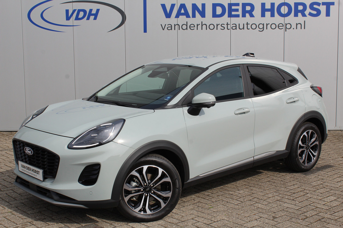 Ford Puma 1.0-125 pk EcoBoost Mild-Hybrid Titanium. Nieuw Model ! Fabrieksgarantie t/m 26-03-2029 ! Slechts 4.000km ! Stoel-, stuur- en voorraamverwarming, Side- en Lane assist, Adaptieve cruise control, Trekhaak afneembaar, LM wielen, Navigatie, telefoonvoorb. Ford Puma 1.0-125 pk EcoBoost Mild-Hybrid Titanium. Nieuw Model ! Fabrieksgarantie t/m 26-03-2029 ! Slechts 4.000km ! Stoel-, stuur- en voorraamverwarming, Side- en Lane assist, Adaptieve cruise control, Trekhaak afneembaar, LM wielen, Navigatie, telefoonvoorb.