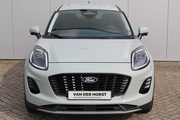 Ford Puma 1.0-125 pk EcoBoost Mild-Hybrid Titanium. Nieuw Model ! Fabrieksgarantie t/m 26-03-2029 ! Slechts 4.000km ! Stoel-, stuur- en voorraamverwarming, Side- en Lane assist, Adaptieve cruise control, Trekhaak afneembaar, LM wielen, Navigatie, telefoonvoorb.