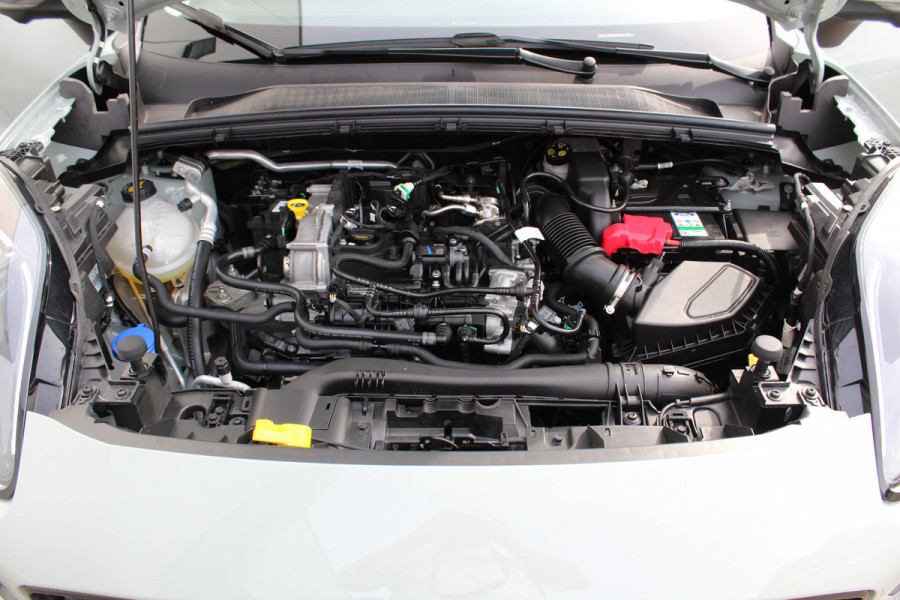 Ford Puma 1.0-125 pk EcoBoost Mild-Hybrid Titanium. Nieuw Model ! Fabrieksgarantie t/m 26-03-2029 ! Slechts 4.000km ! Stoel-, stuur- en voorraamverwarming, Side- en Lane assist, Adaptieve cruise control, Trekhaak afneembaar, LM wielen, Navigatie, telefoonvoorb.