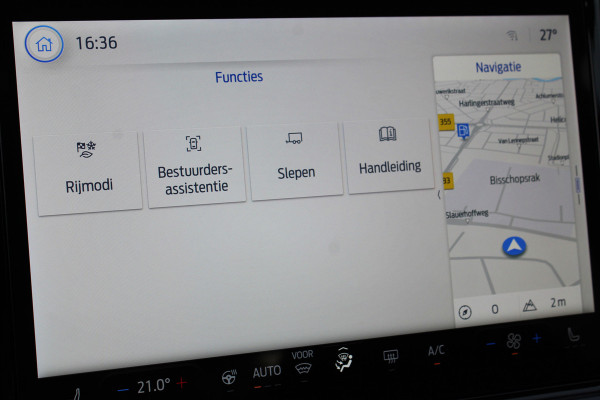 Ford Puma 1.0-125 pk EcoBoost Mild-Hybrid Titanium. Nieuw Model ! Fabrieksgarantie t/m 26-03-2029 ! Slechts 4.000km ! Stoel-, stuur- en voorraamverwarming, Side- en Lane assist, Adaptieve cruise control, Trekhaak afneembaar, LM wielen, Navigatie, telefoonvoorb.