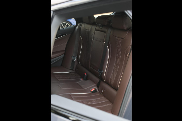 BMW 5 Serie Touring 530e xDrive M-Sport *Pano*Laser*Camera*Head-Up*Trekhaak*